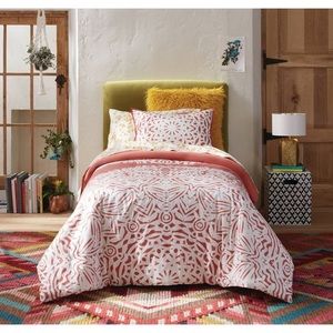 Twin/Twin XL Rose Comforter